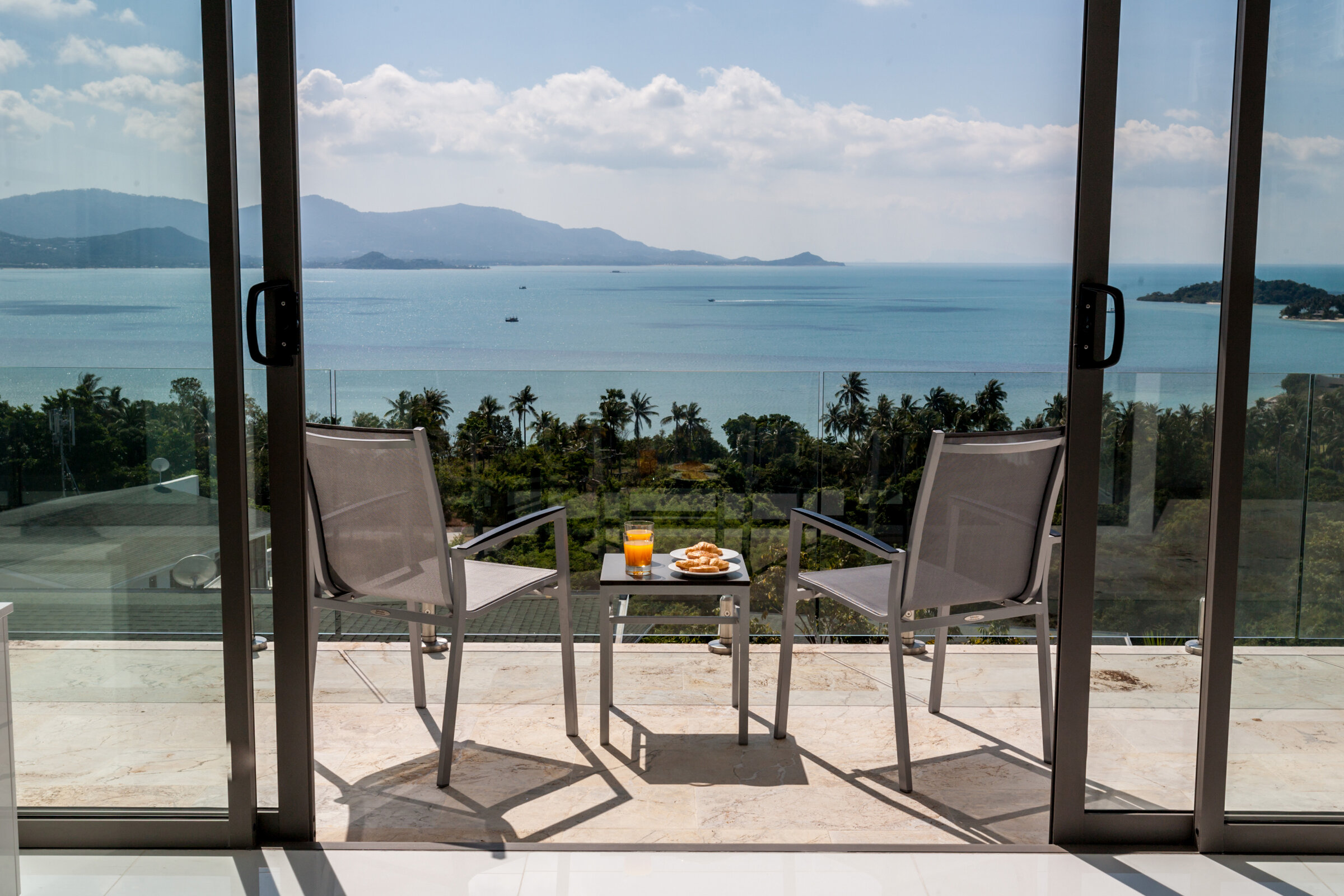 Villa Daizo outdoor terrace daytime view